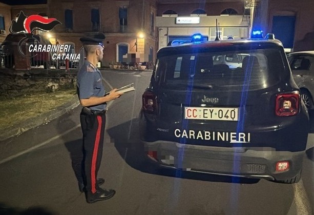 Scoppia una violenta rissa: ferite due persone. Denunciati in quattro dai carabinieri
