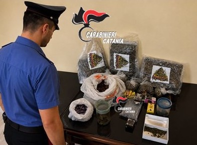 In casa nascondeva oltre 5 chili di droga: arrestato un 43enne