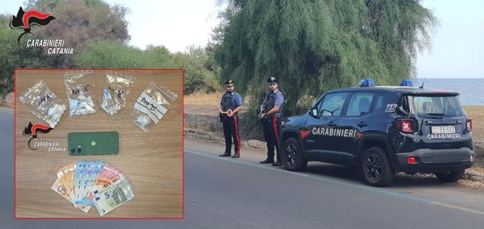Sorpreso con droga e soldi: arrestato 19enne a Fiumefreddo
