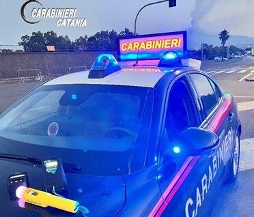 In stato di ebbrezza alla guida va a sbattere autonomamente: denunciato 47enne di Linguaglossa
