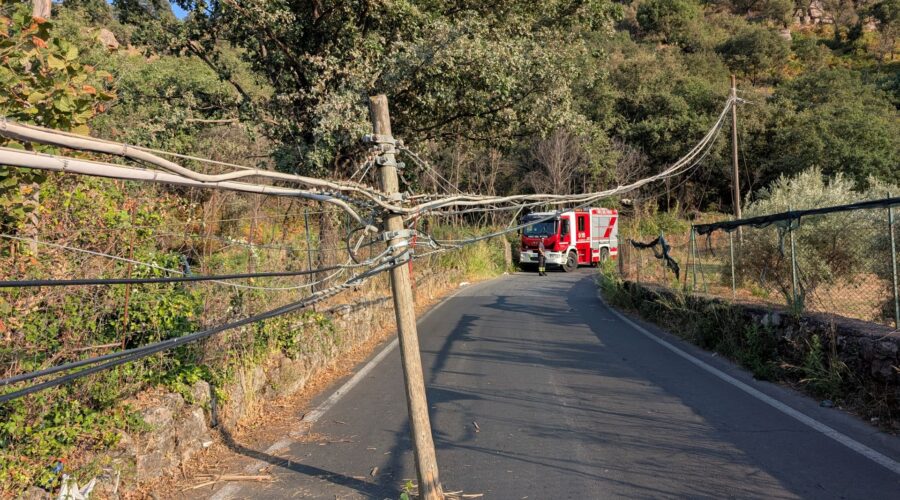 Palo Telecom cade sulla provinciale 7/I: traffico limitato tra Castiglione e Francavilla