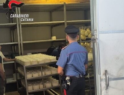 Dal lavoro nero a irregolarità sanitarie: blitz dei Carabinieri in un caseificio di Maniace