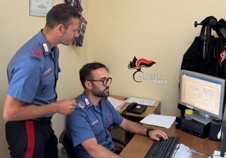 Noleggia l’auto on line e paga ma è una truffa: denunciato 64enne