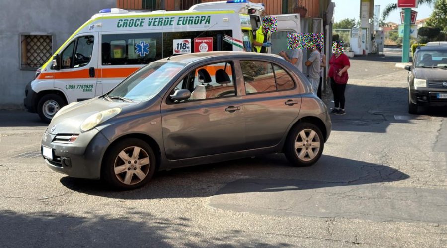 Giarre, scontro auto bici: un ferito