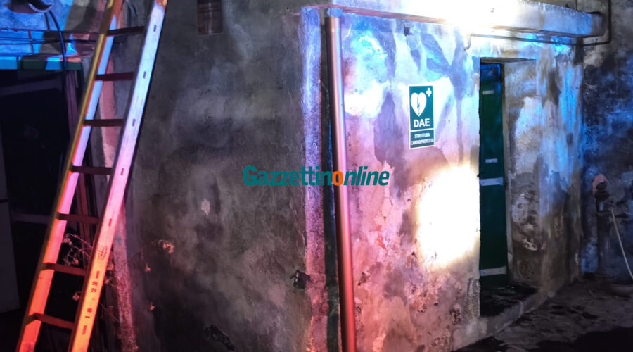 Fiumefreddo, incendio nella notte al Centro visite della Riserva: inibita la fruizione dei due locali