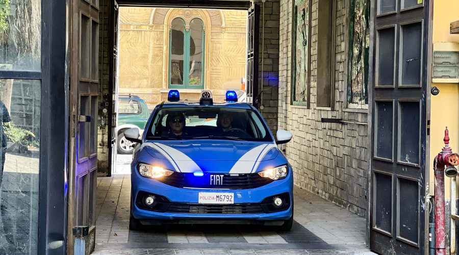 Acireale, picchiano e maltrattano i genitori: arrestati due fratelli