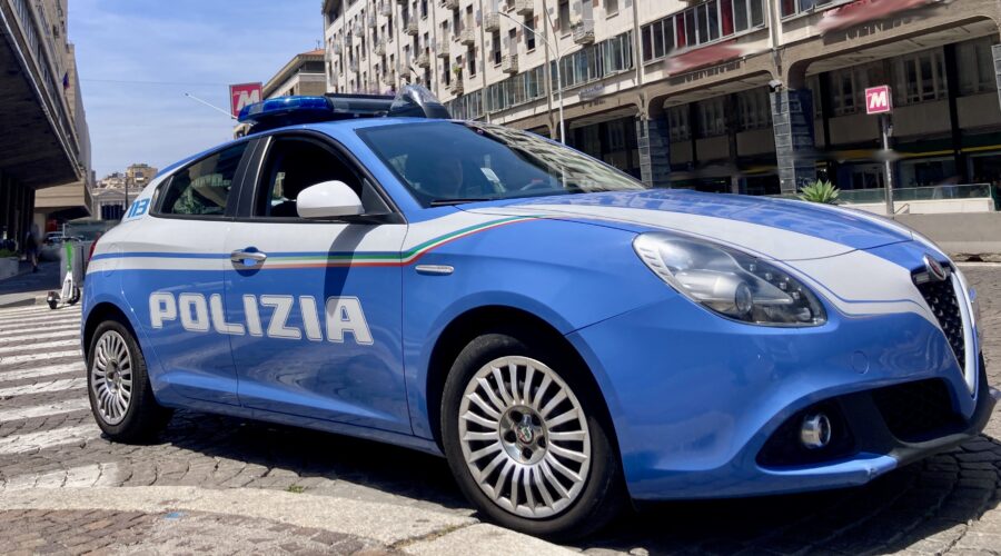 Ruba merce da un supermercato e fugge via: arrestato 17enne