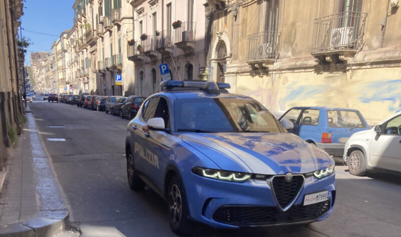 Pedina e perseguita l'ex moglie: arrestato 49enne