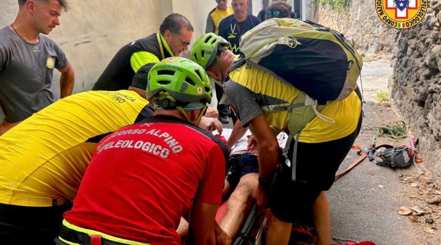 Escursionista colto da malore nella Timpa di Acireale: intervengono CNSAS e Soccorso Alpino della Gdf