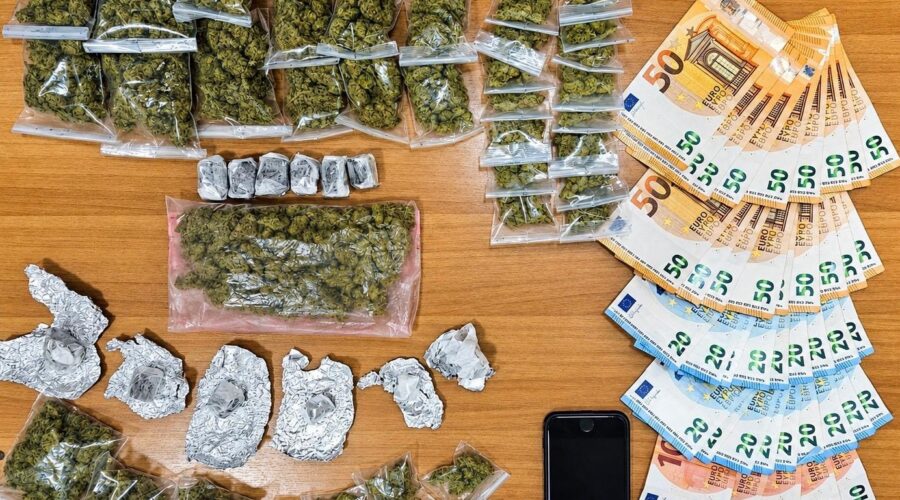 Acireale, beccato con hashish e marijuana: arrestato 44enne