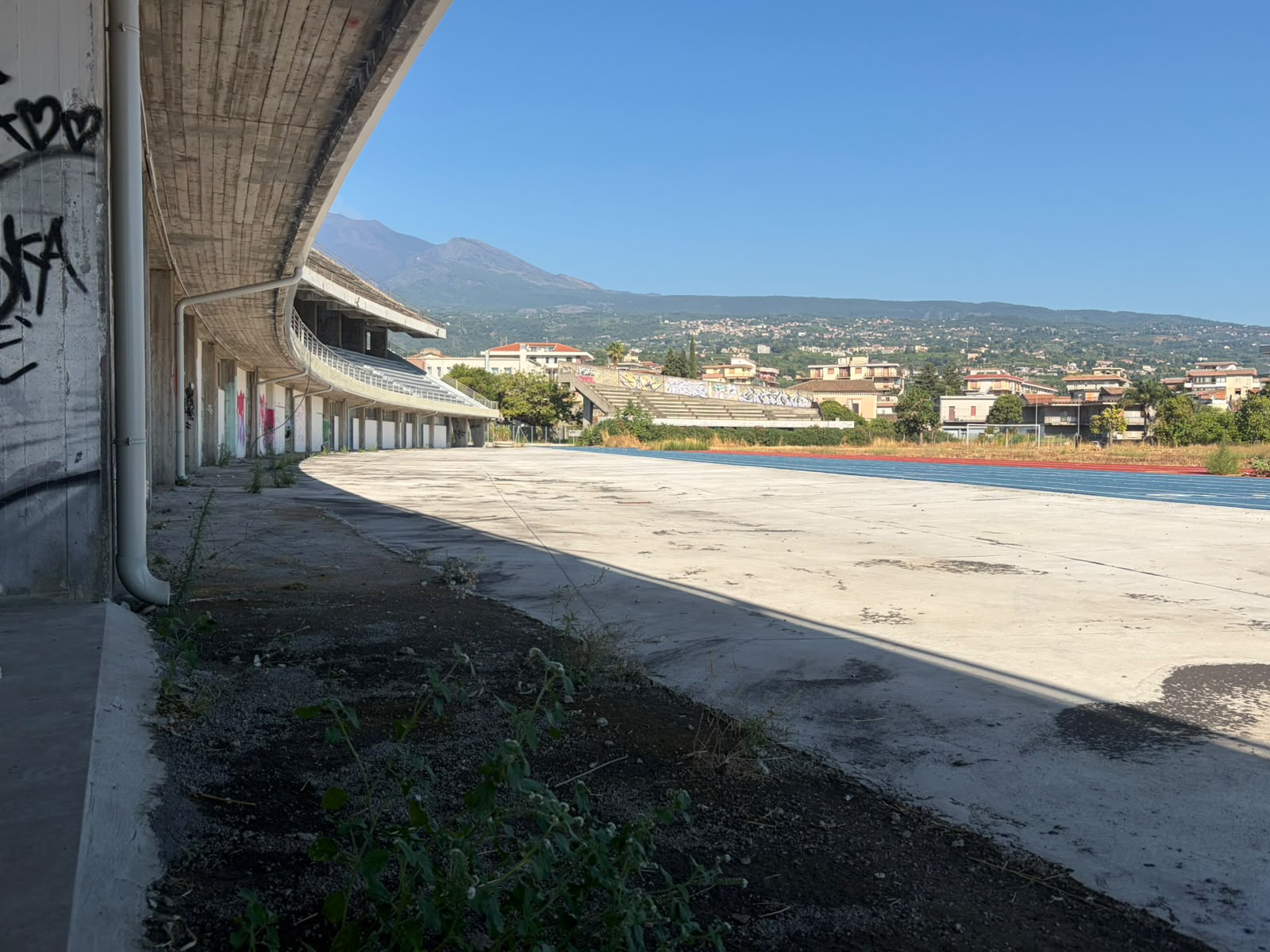 Giarre, campo d&rsquo;atletica nel mirino dei vandali: da inaugurare e gi&agrave; a rischio. E sul futuro tanta incertezza