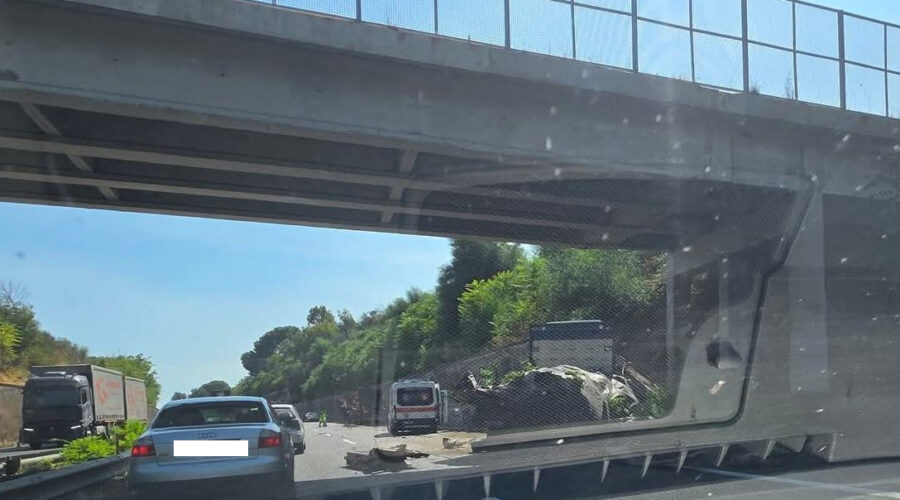 Autostrada 18: incidente tra mezzi pesanti tra Fiumefreddo e Giarre e nei pressi dell’uscita di San Gregorio un mezzo in fiamme