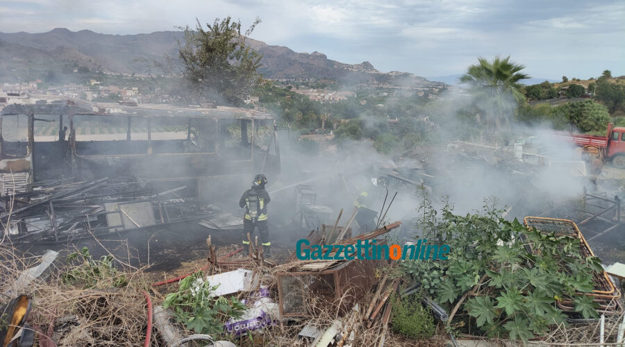 Vasto incendio in contrada Liberto a Fiumefreddo