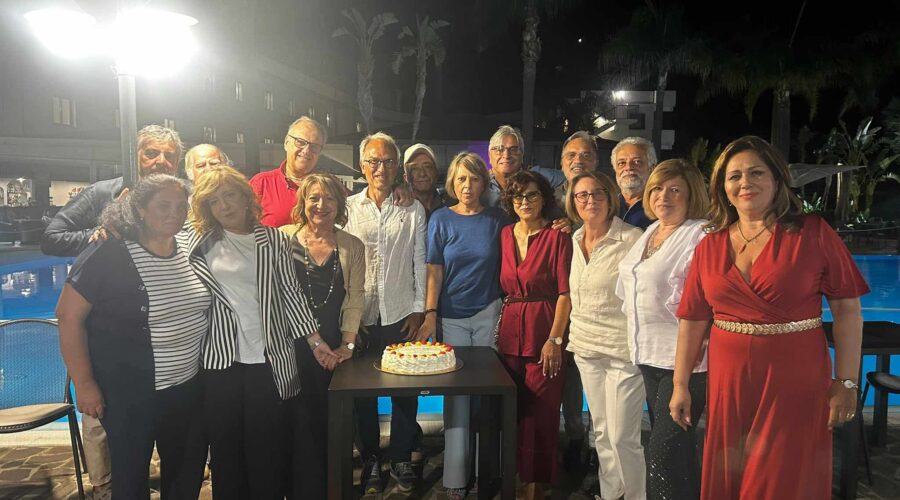 Giarre, dopo 42 anni gli ex alunni del Don Bosco si ritrovano: emozioni e ricordi tra i banchi di scuola