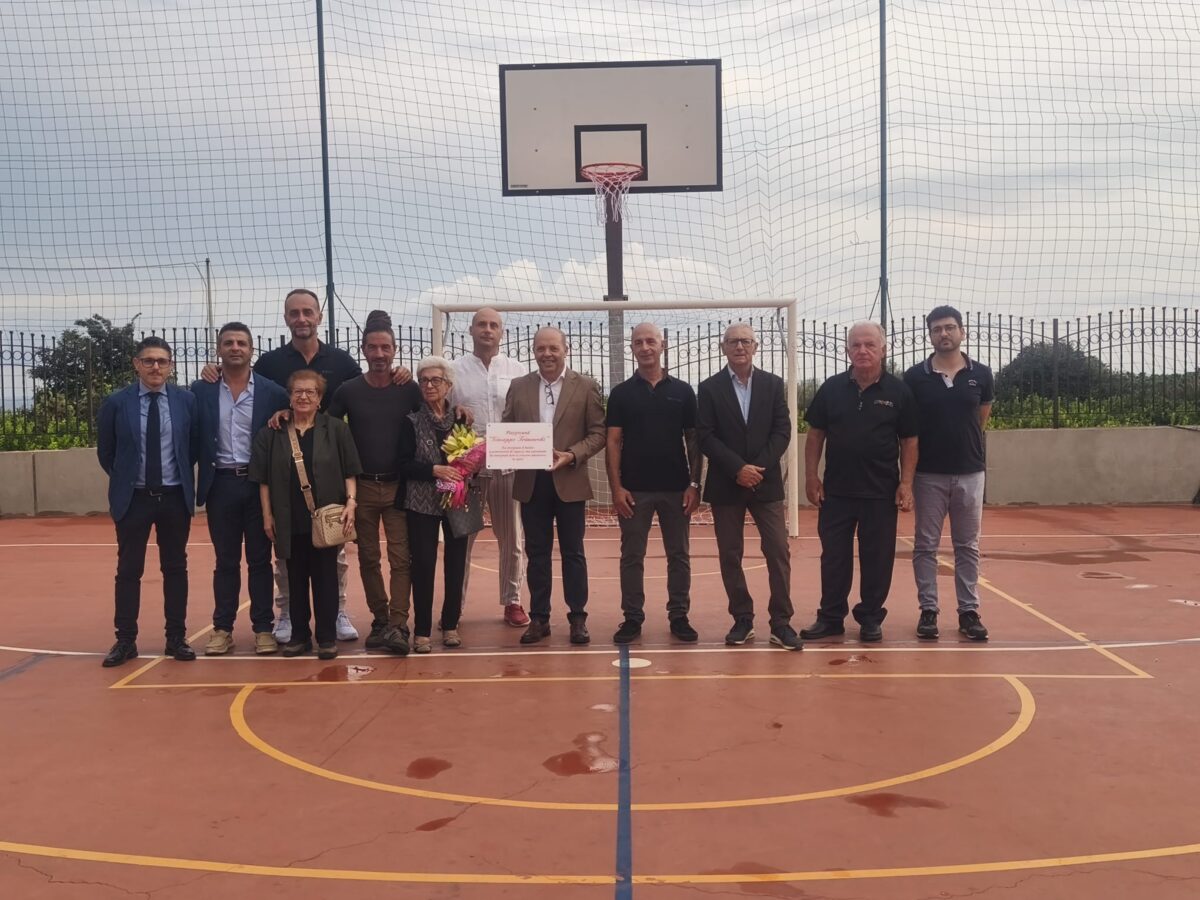 Fiumefreddo, intitolato a mister Giuseppe Trimarchi il playground di via Della Chiesa