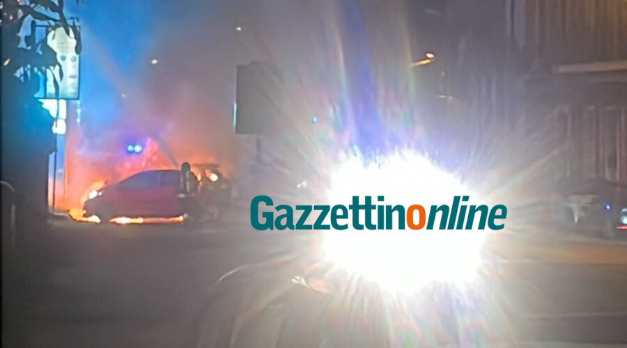 Notte di fuoco a Giarre: 4 auto in fiamme a Santa Maria La Strada