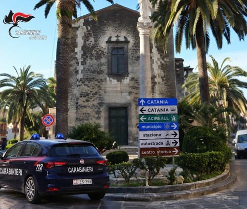 Tenta di uccidere un 76enne con un coltello: decisivo l’intervento di un Carabiniere libero dal servizio
