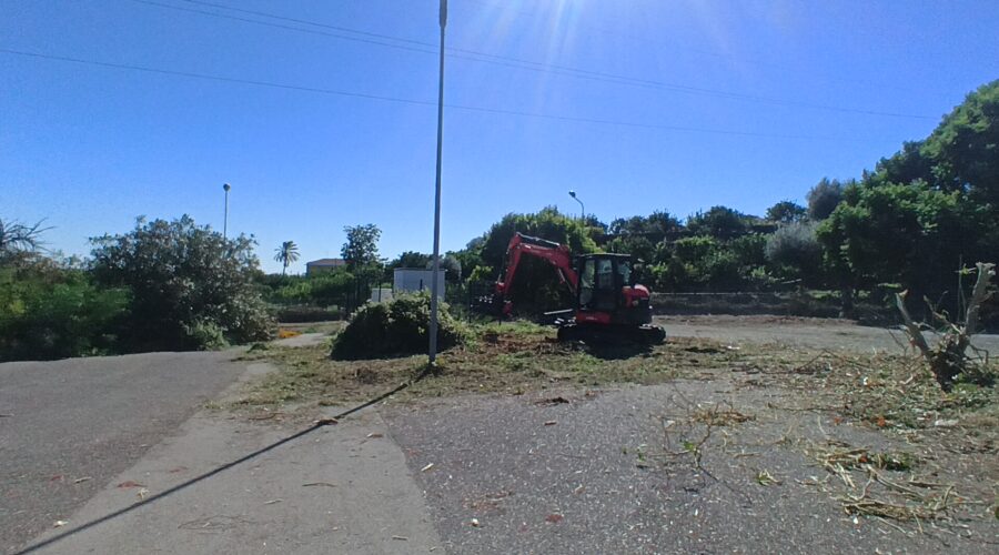 Mascali, al via la pulizia dei parcheggi dei cimiteri di via Cutrazzo e Puntalazzo