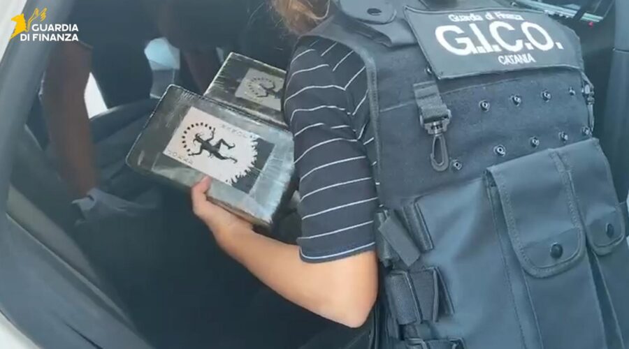 Maxi-sequestro di cocaina: 22 chili nascosti in un vano segreto dell’auto, arrestato un 36enne