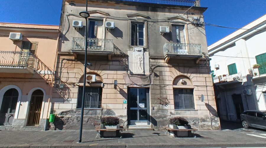 Fiumefreddo, consegnati i lavori per la riqualificazione e il miglioramento sismico del palazzo comunale di via Diaz