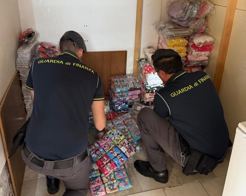Contrasto alla contraffazione: sequestrati circa 6700 articoli falsi. Denunciato commerciante