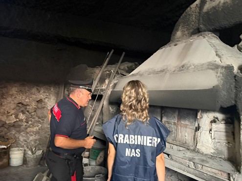 Sporco e irregolarità nei locali: chiuso un panificio, sanzionata una trattoria