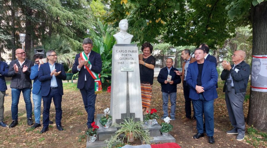 Giarre, nel parco giardino di Macchia torna il busto di Carlo Parisi VIDEO