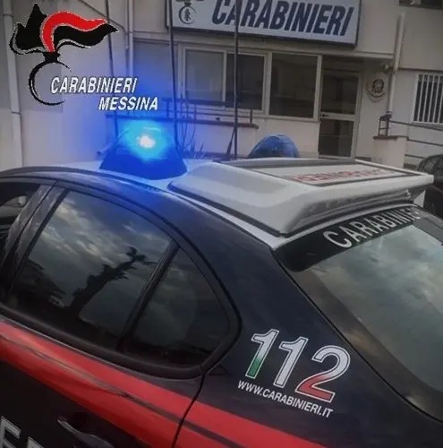 Minaccia di dare fuoco al condominio e aggredisce i carabinieri: arrestato