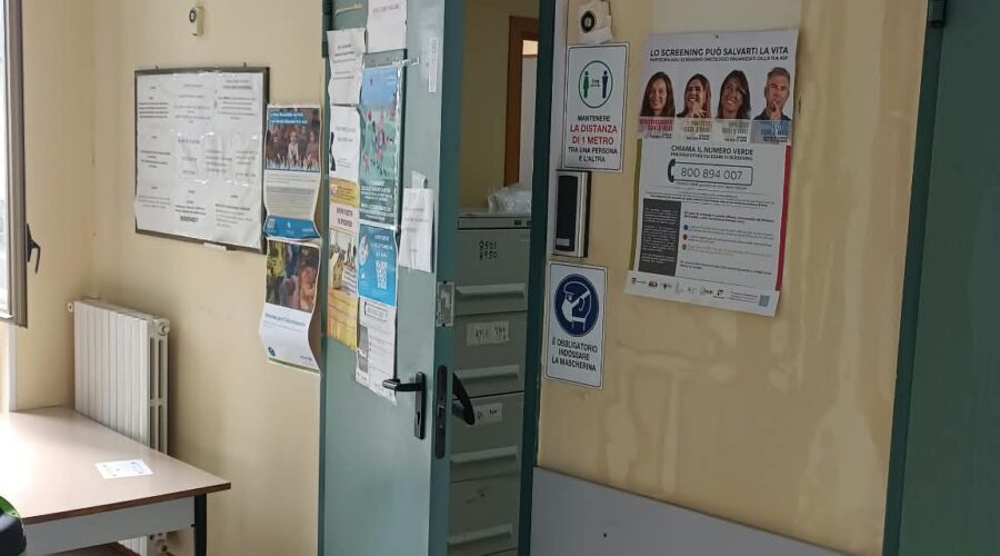 Ospedale Sant’Isidoro di Giarre, acqua dal soffitto in Geriatria. Vasta chiede risposte urgenti all’Asp