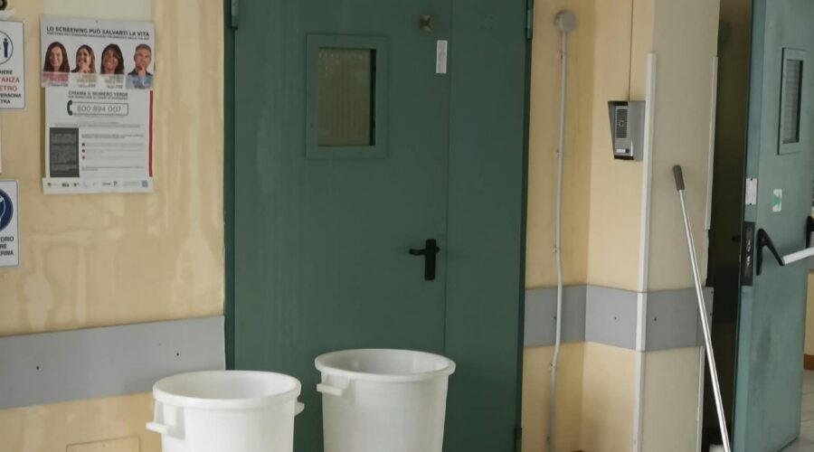 Giarre, piove dal soffitto dell&rsquo;ospedale Sant&rsquo;Isidoro