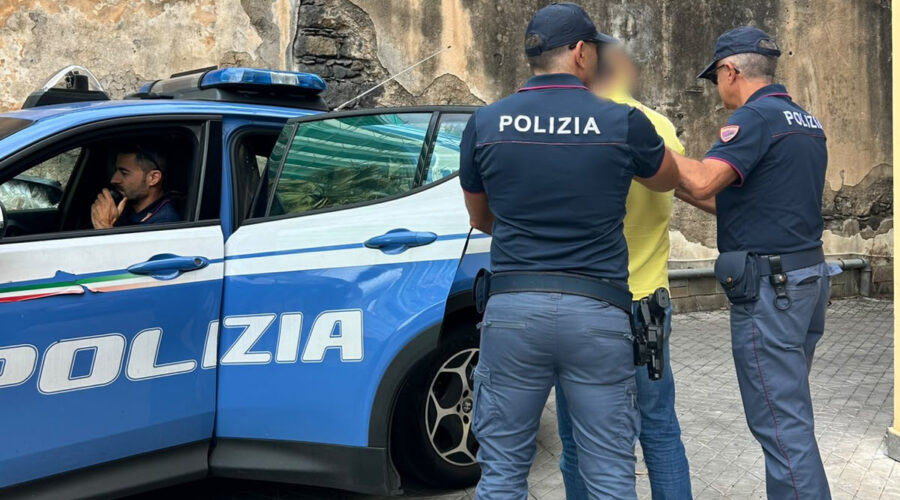 Picchia “abitualmente” moglie e figli: arrestato 51enne acese