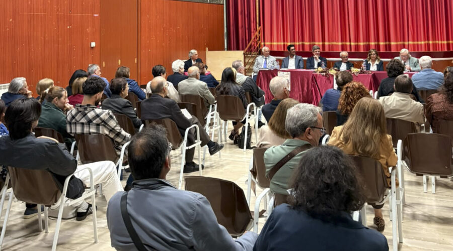 San Giovanni Montebello, applausi per l’esordio di Mario Patti: presentato “Intrighi amorosi in tempi di guerra”