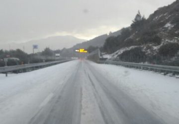 A18 ghiaccio sul manto stradale: incidente autonomo a 4 km dal casello di Giarre