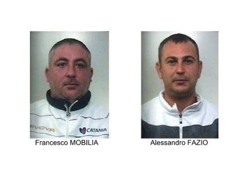 Tentano di gettare la droga nel water: arrestati due paternesi