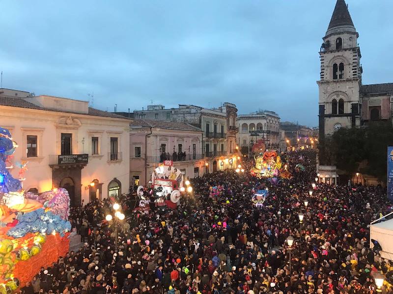 Acireale: buona partenza del “Più Bel Carnevale di Sicilia”