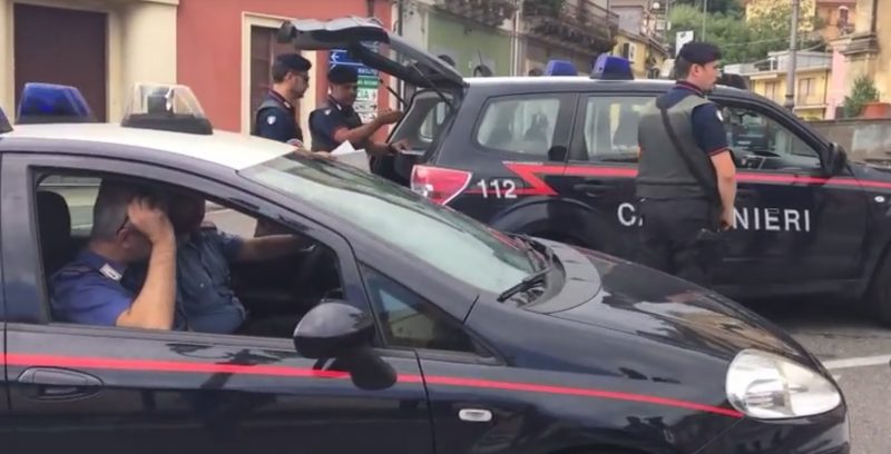 Mascali, trovato in casa, ai domiciliari, con alcuni pregiudicati: trasferito a piazza Lanza