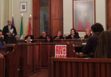 Riposto: in Consiglio approdano i nodi stipendi e fondi alla cultura