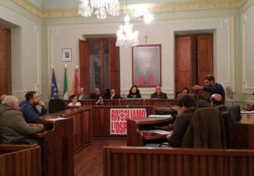 Riposto: botta e risposta in Consiglio comunale