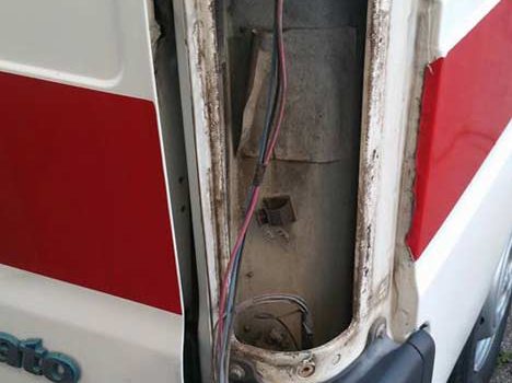 Fiumefreddo: “smontata” l’ambulanza dei volontari del Comitato della Croce Rossa Italiana