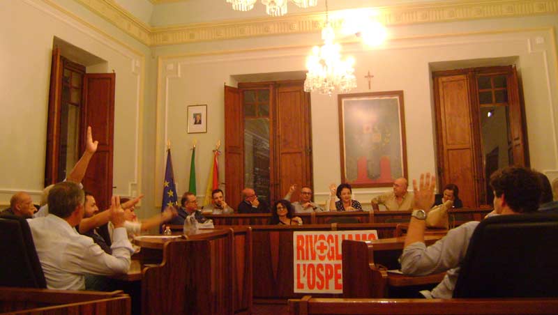 Riposto: approvato in Consiglio il regolamento della raccolta differenziata. Diverse le novità