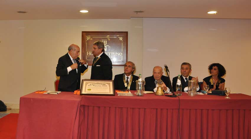 Acireale: passaggio della campana al Kiwanis Club