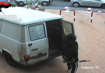 Catania, assalto a IperSimply: fermato uno dei rapinatori