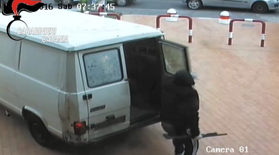 Catania, assalto a IperSimply: fermato uno dei rapinatori