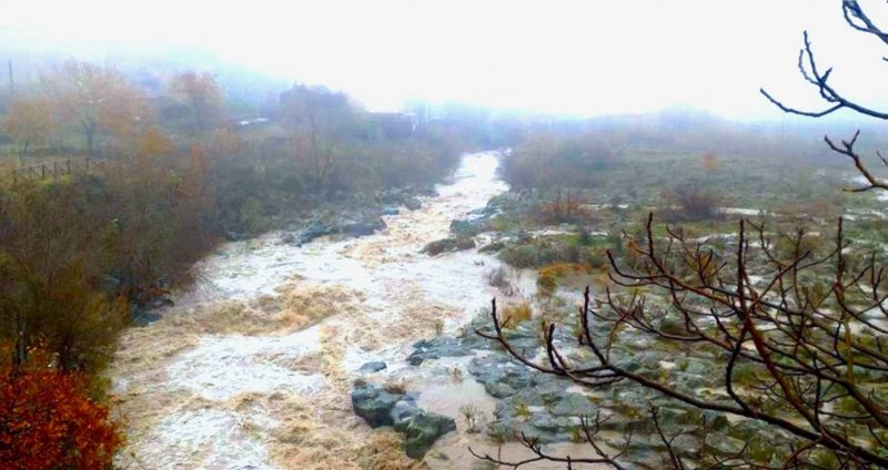 L’Alcantara “violentata” dal maltempo