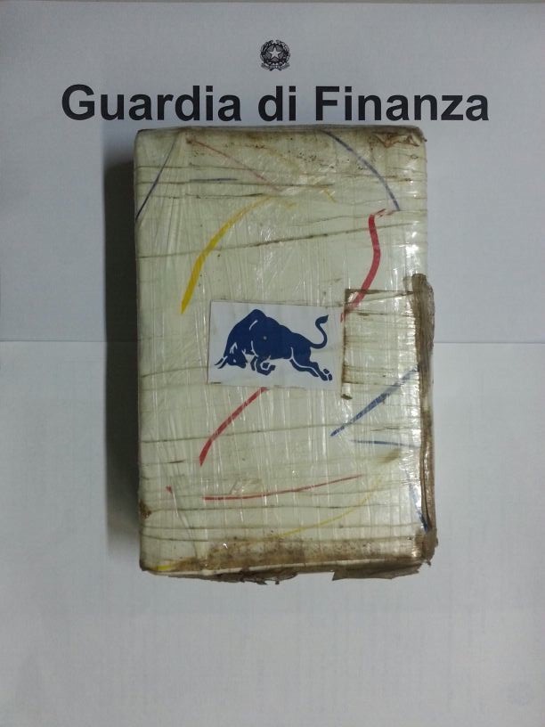Beccato con 1 kg di cocaina: arrestato corriere