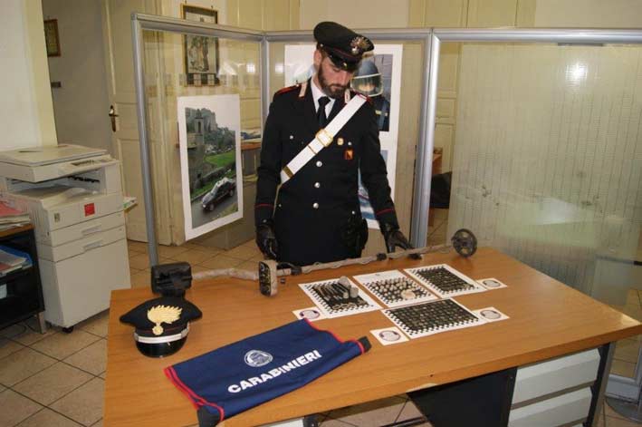 Recuperati oltre 200 reperti archeologici provento di scavi clandestini. Denunciato 53enne di Francavilla