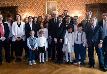 L&rsquo;albero di 30 piani degli studenti di Giarre al Quirinale