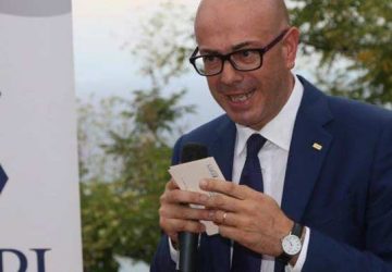 Proposto bollino blu per le aziende che praticano l&rsquo;alternanza scuola-lavoro