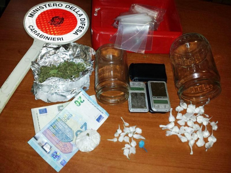 Spaccia “coca” e marijuana nel cuore di San Cristoforo: arrestato