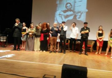 Giusy Schilir&ograve; e la performance di successo sulla vita e i canti di Rosa Balistreri